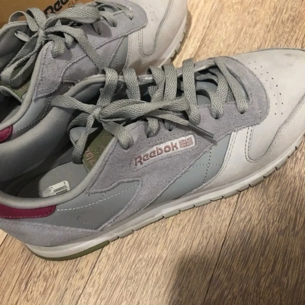 Reebok UNISEX Classic Sneaker Size 11 Like New